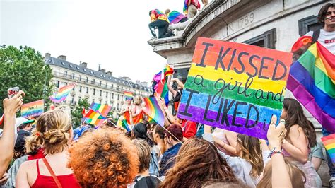 lesbienne excité|Lézardes .